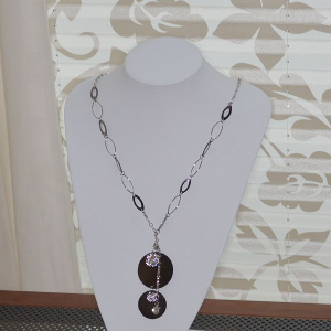 Kette mit Metallanhänger u