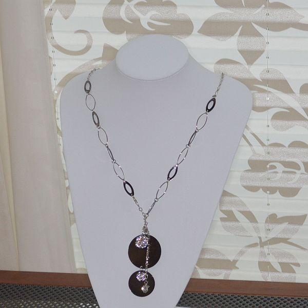 Kette mit Metallanhänger u